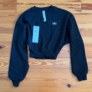 Alo Cropped Accolade Sweatshirt in Black